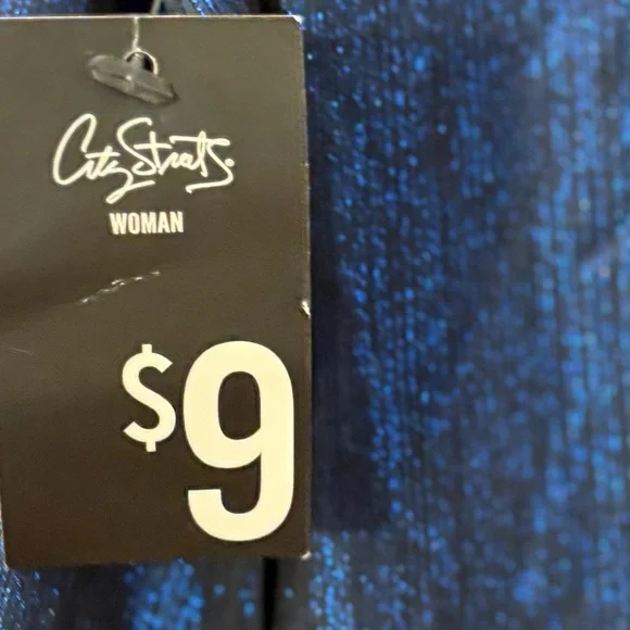 Elegant Blue Sleeveless Top - Picture 4 of 4